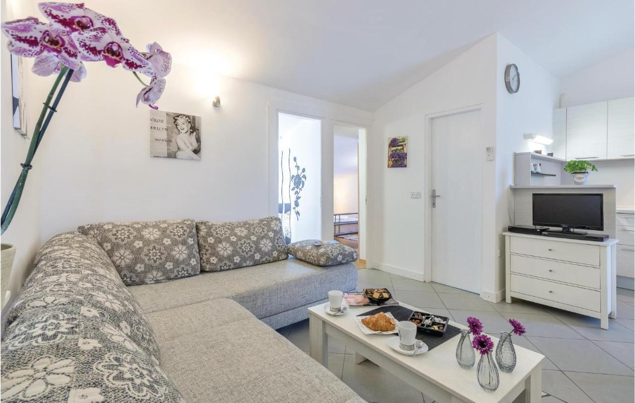 Amazing Apartment In Medulin With Wifi Exterior photo